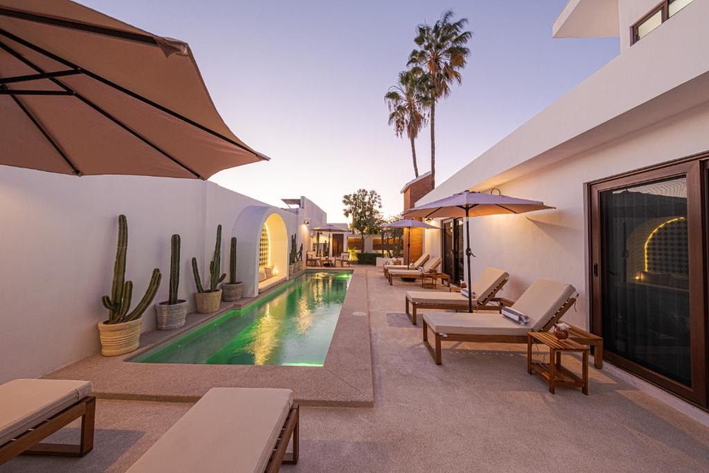 La Paz Hotel | Abasolo Clubhouse