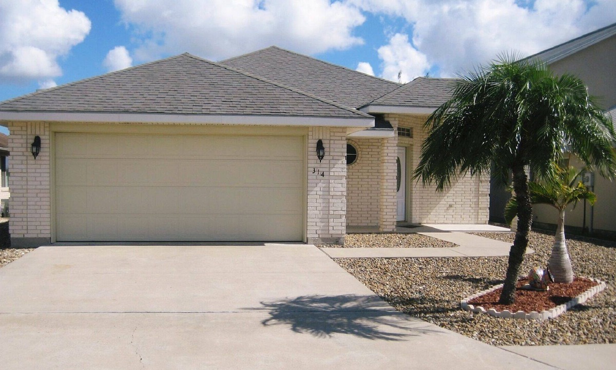 Alamo House | Active 55+ community close to McAllen Texas