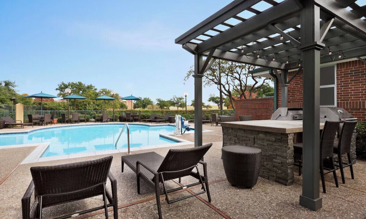 Addison Hotel | Addison Suites Hotel 1BR King Suite w/Breakfast, Pool & Gym