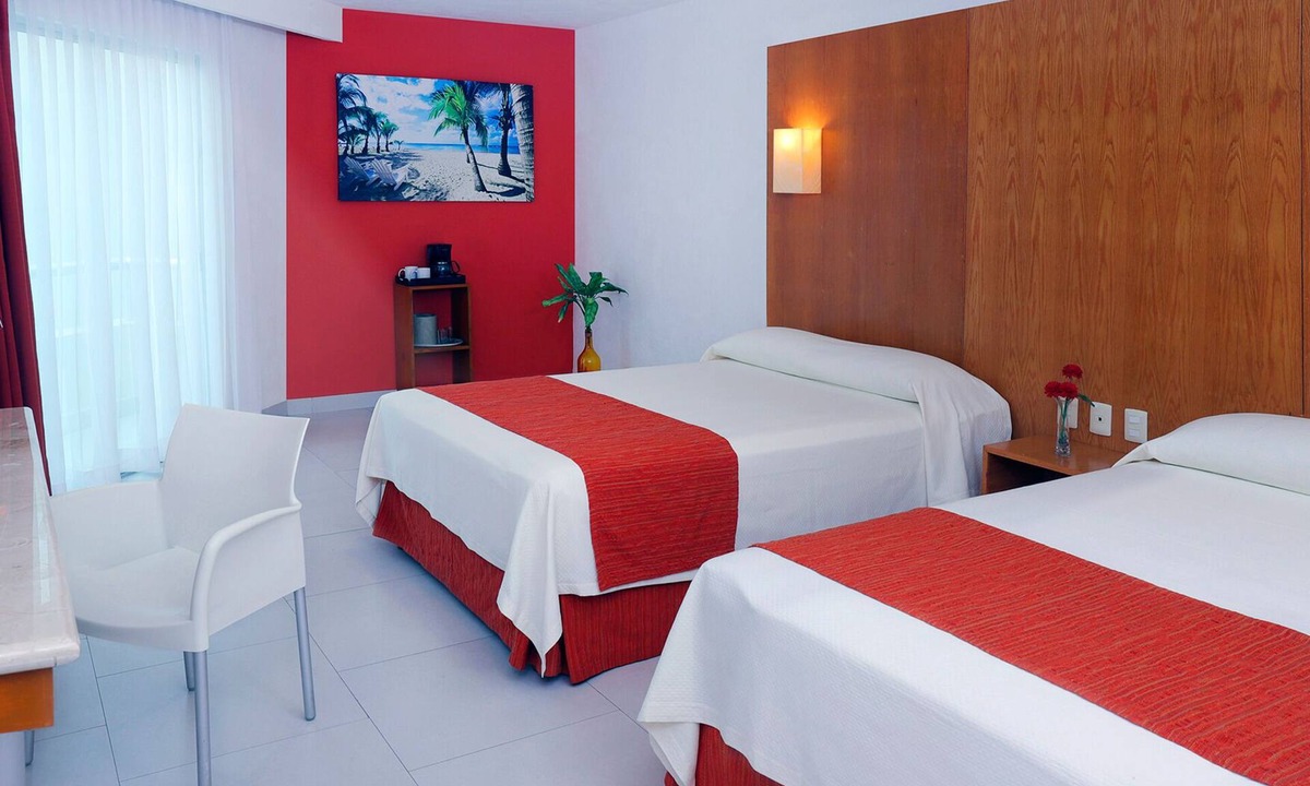 Downtown Cancun Hotel | Adhara Express