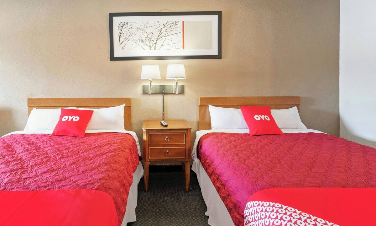 Junction Hotel | Affordable, Comfortable Stay Near I-10 – Pet-Friendly & Spacious l 4 Rooms