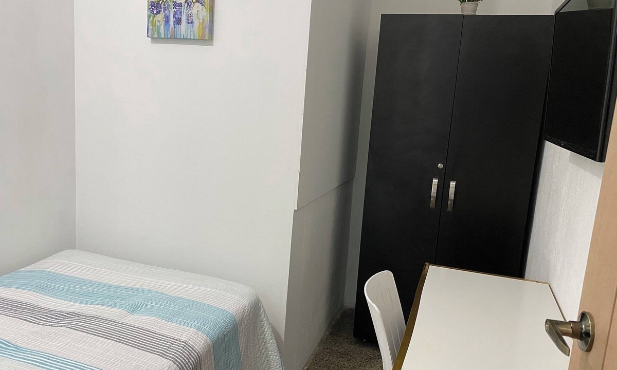 Zona 12 House | Affordable room. 1 single bed, TV, closet. Hot water baths.