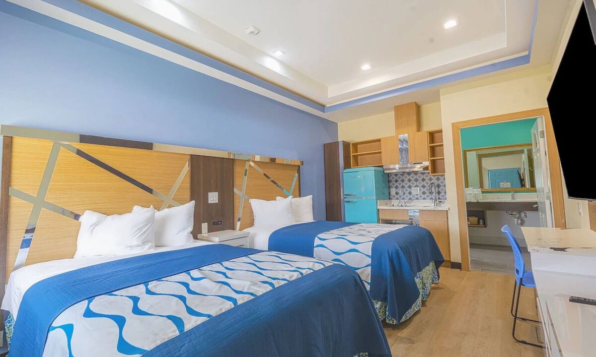 George Bush Park/Eldridge Hotel | Affordable Southwest Houston Stay with Kitchenette Perfect for the Family