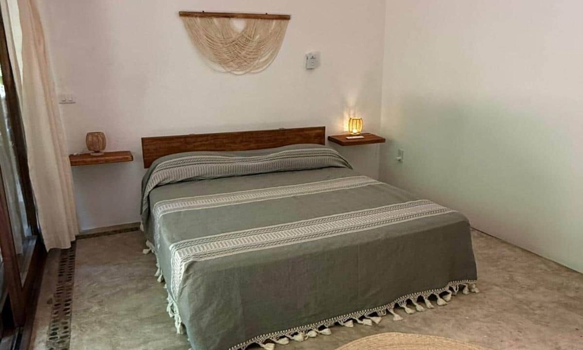 Mazunte House | Air-Conditioned Room in a Natural Setting