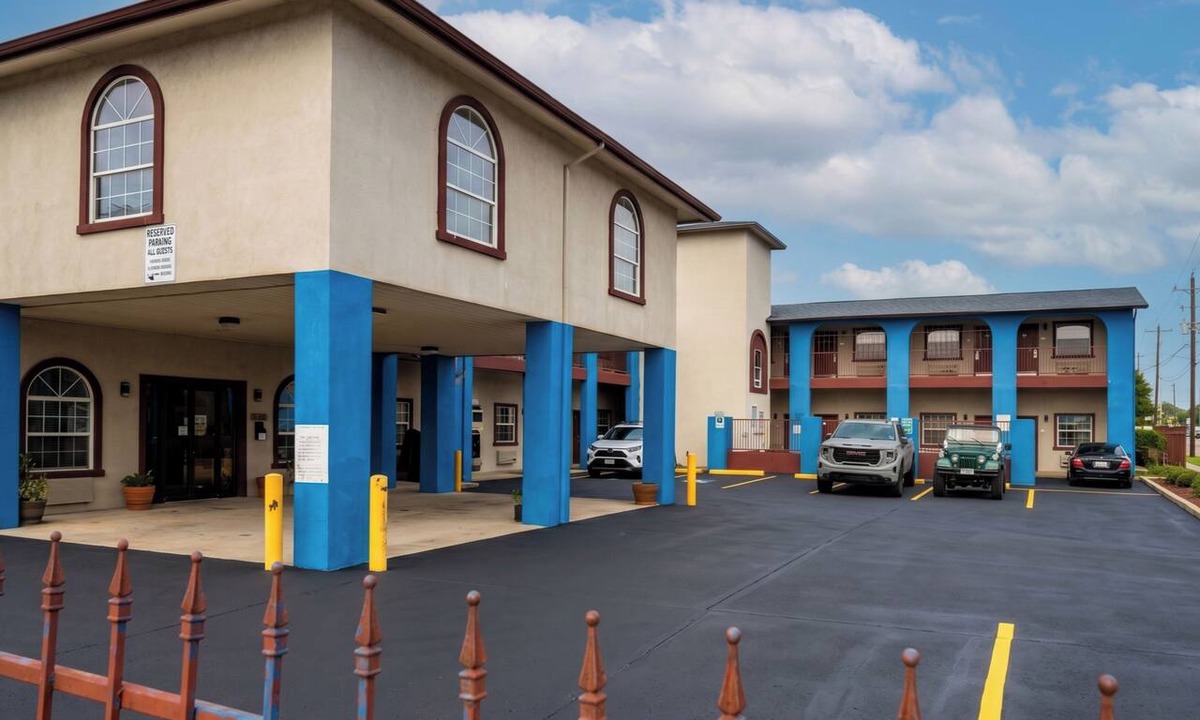 Central City Hotel | Airport Inn & Suites South Padre Island I 37