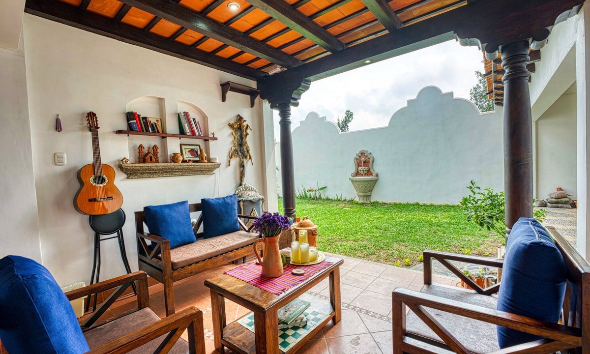 Santa Catarina Barahona Villa | Airy & Spacious 6/3 for Families near Antigua Gated Community w/big green areas