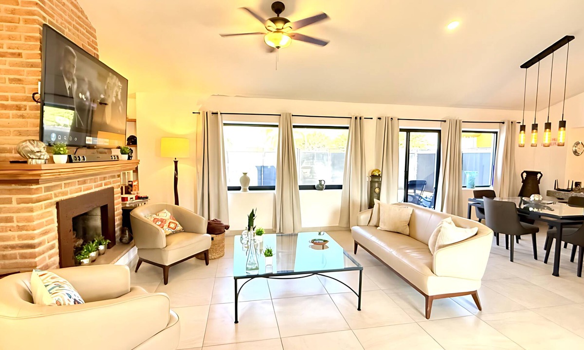 San Antonio Tlayacapan House | Ajijic Modern 1 Bed Home -Great location-Patio-Gym-Pickleball Court-Golf Cart