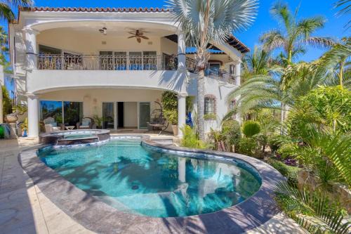 San Jose del Cabo Villa | All-Inclusive Beach Casa between two 5-Star Hotels