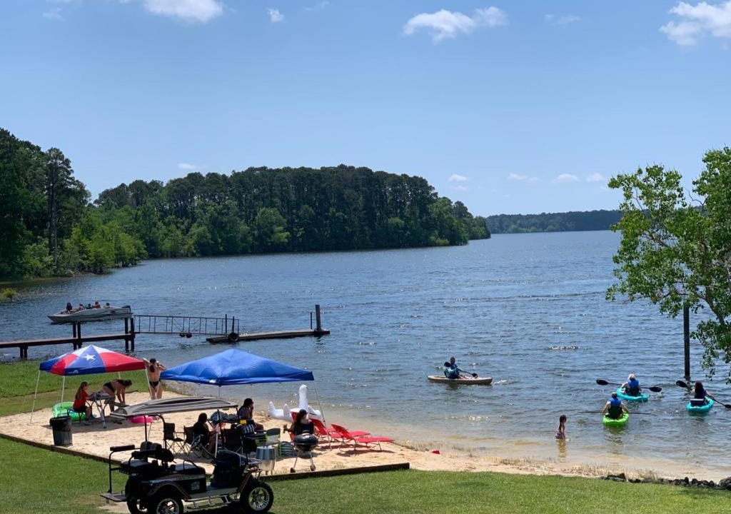 Hemphill Hotel | Alpine Lakeview Motel Room WiFi,Sandy beach Boat Ramp,Pier,Marina,Bath House with Laundromat