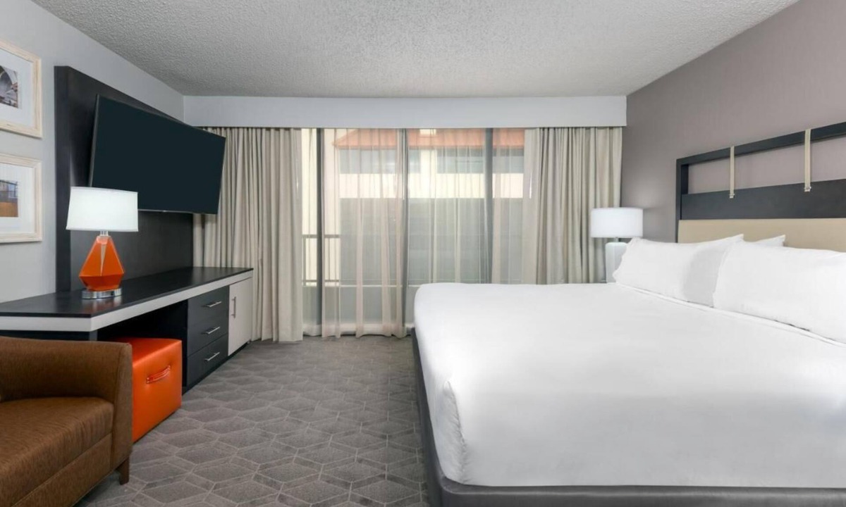 Park Central Hotel | Always a Great Idea To Unwind! 4 Relaxing Units, Indoor Swimming Pool!