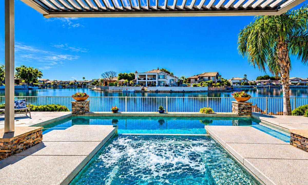 Arrowhead Lakes House | Amazing 4BR/3 Full bath Waterfront Heated Pool Spa + Boat private dock