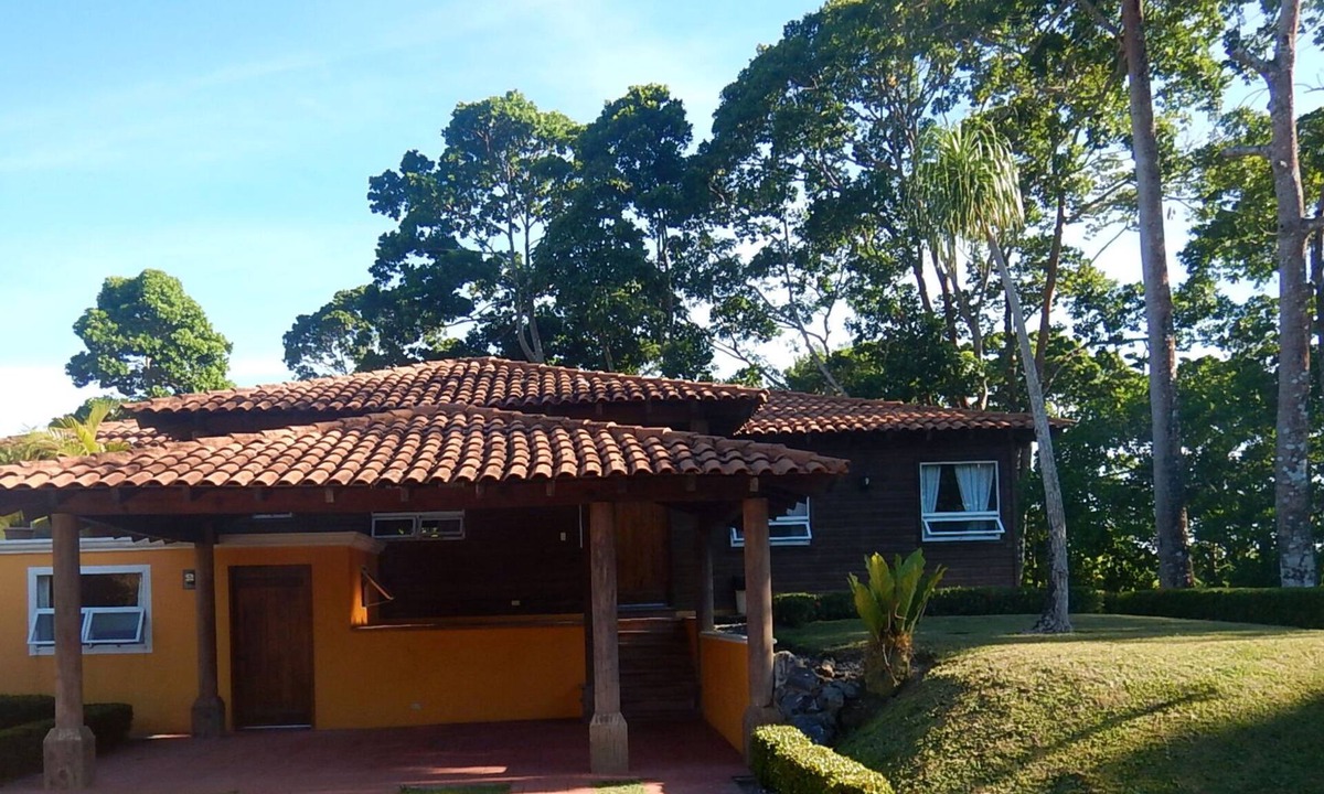 Puerto Barrios House | Amazing Three Bedroom Home in Amatique Bay AB001