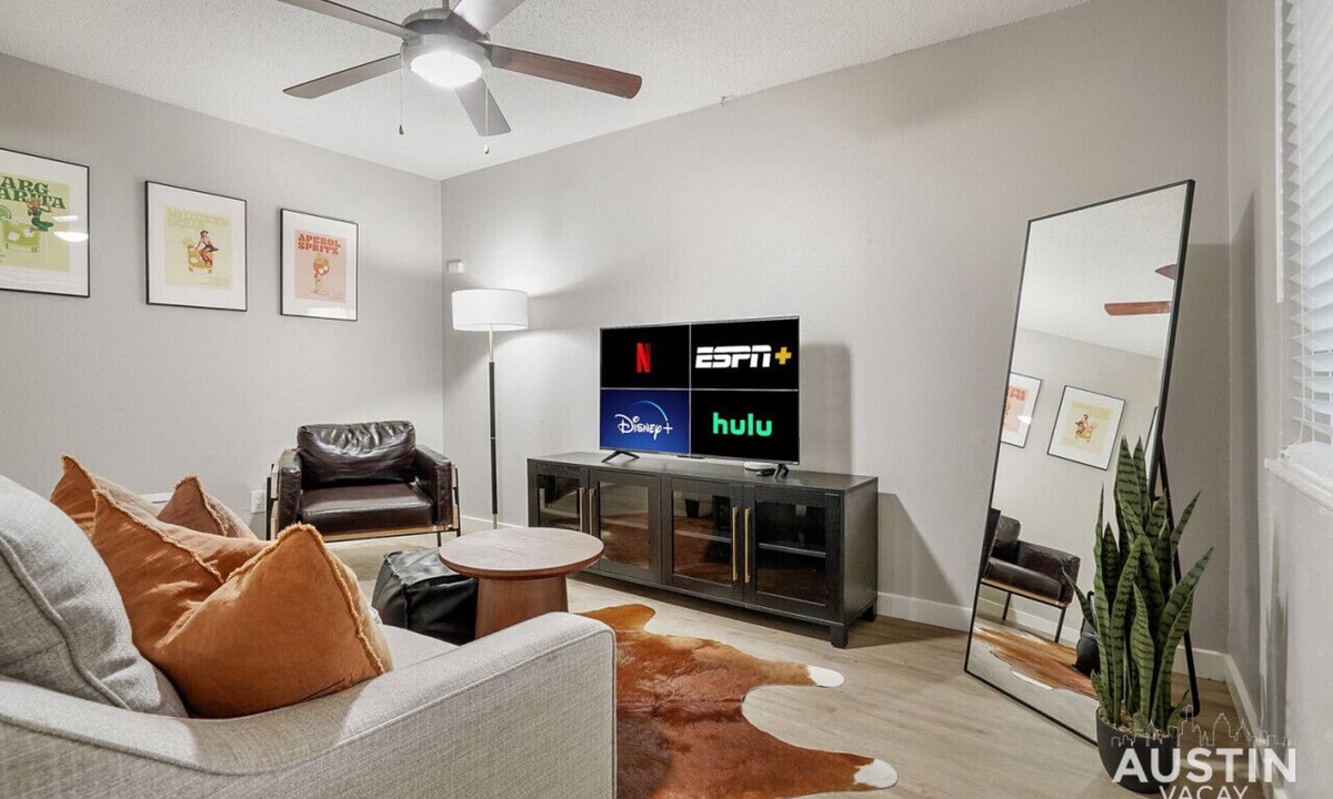 Brentwood Apartment | Amenity Heavy Serene Apt in Convenient Location