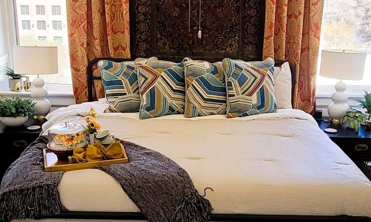 Main - Military Plaza Apartment | Apt Direct on Riverwalk Downtown King Bed & Queen Sofa Bed, Wifi