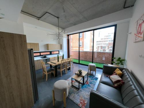 Zona 4 Apartment | Atom Cuatro 303