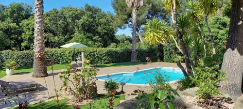 Le Castellet House | Au temps pour vous
