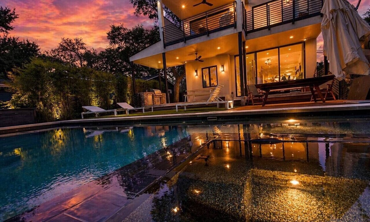 Bouldin House | Austin | Downtown Views, Pool, Spa & Walkable