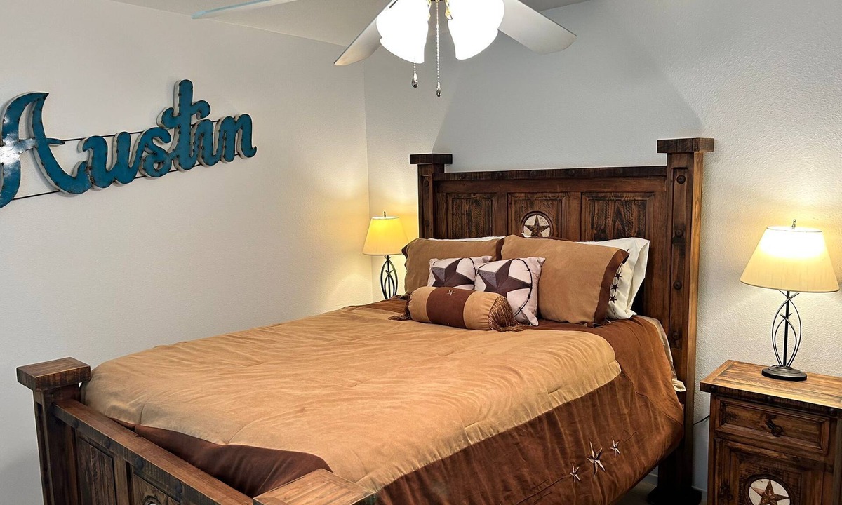 Tanglewood Forest House | Austin's Best Kept Secret, 12m to downtown, 2BR/2BA,1 Car/garage!