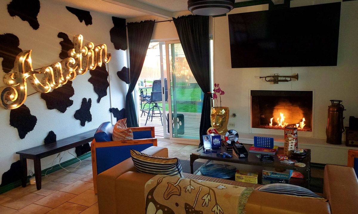 Parker Lane Hostel | Austin Uncommon Room Rentals