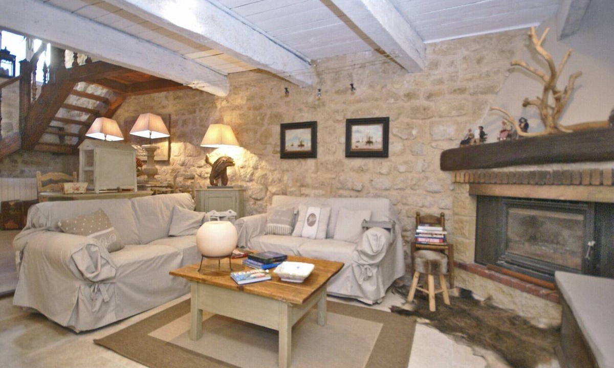 Viens Villa | Authentic sheepfold close to a charming village.