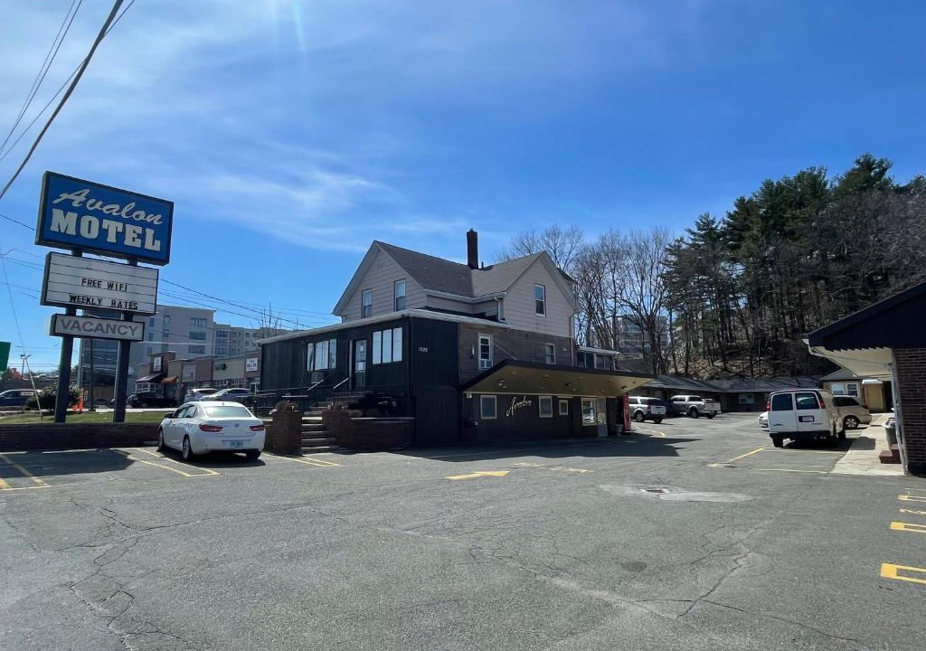 Saugus Hotel | Avalon Motel