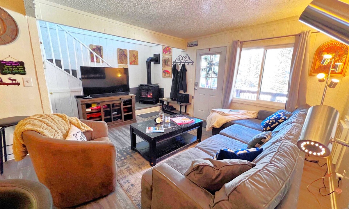 Baldy Mountain Ski Chalet | Baldy Mountain Basecamp - Pet Friendly! - Free Shuttle Access