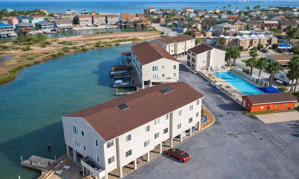 Port Isabel Apartment | * Bay Sunset Views * Waterfront Pool * Boat Slip