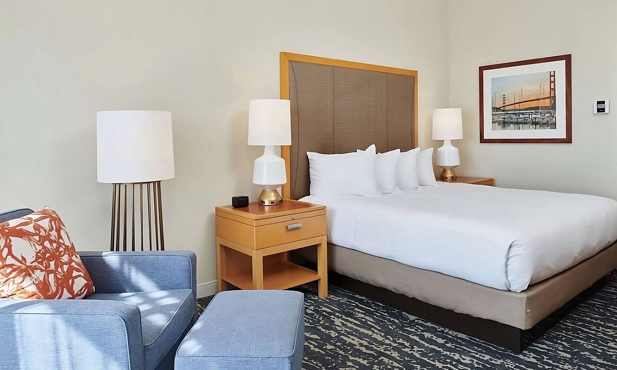 Berkeley Hotel | Bayfront Stay | Marina Views | Pet-friendly and Parking