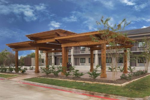 Bryan Hotel | Baymont by Wyndham Bryan College Station