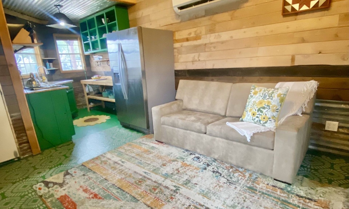Lockhart House | BBQ, Music & Tiny Home Charm – Clover Casita
