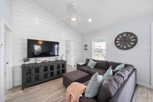 Jamaica Beach House | Beach bungalow with large, wrap-around deck, close to beach