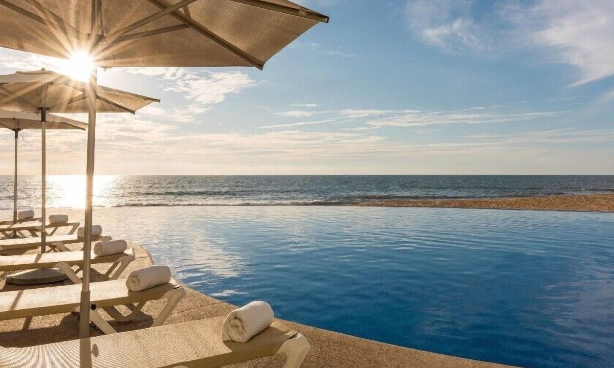 Marina Mazatlan Hotel | Beach-Front Junior Suite at Park Royal Mazatlan