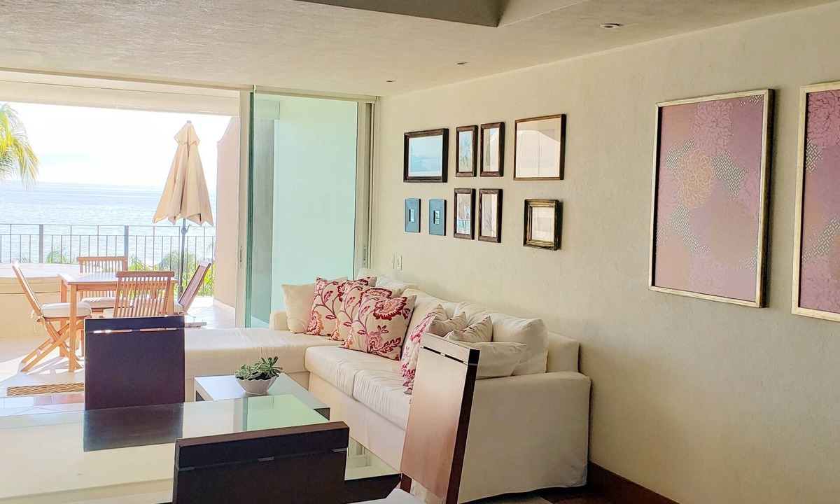 South Hotel Zone Condo | Beachfront 1 br. condo with private hot tub at Gran Venetian Puerto Vallarta