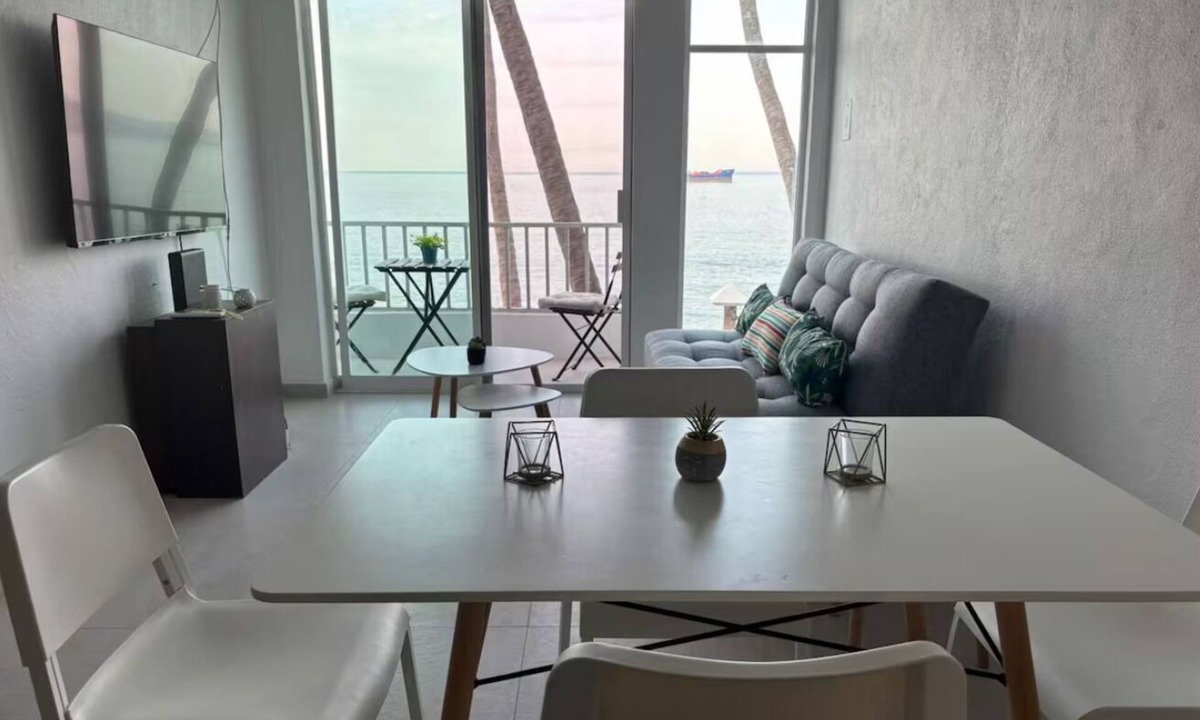 Las Brisas Apartment | Beachfront apartment