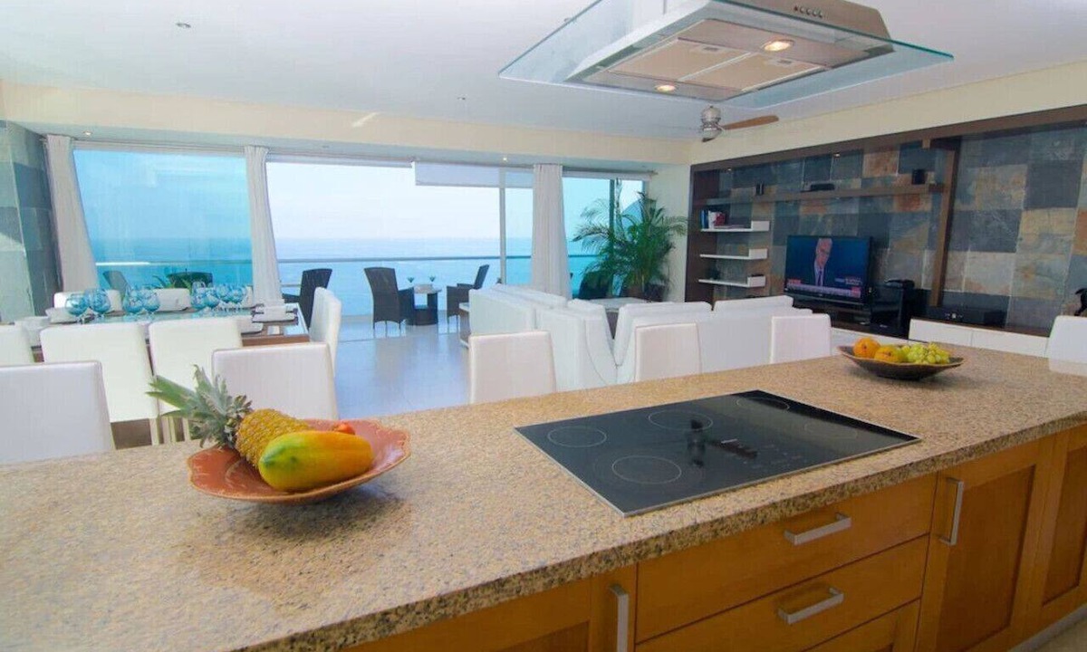 North Hotel Zone Condo | Beachfront condo in superb location amazing views
