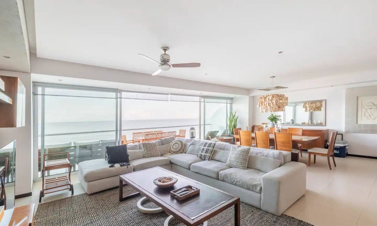 South Hotel Zone Apartment | Beachfront Peninsula PV 8th Floor