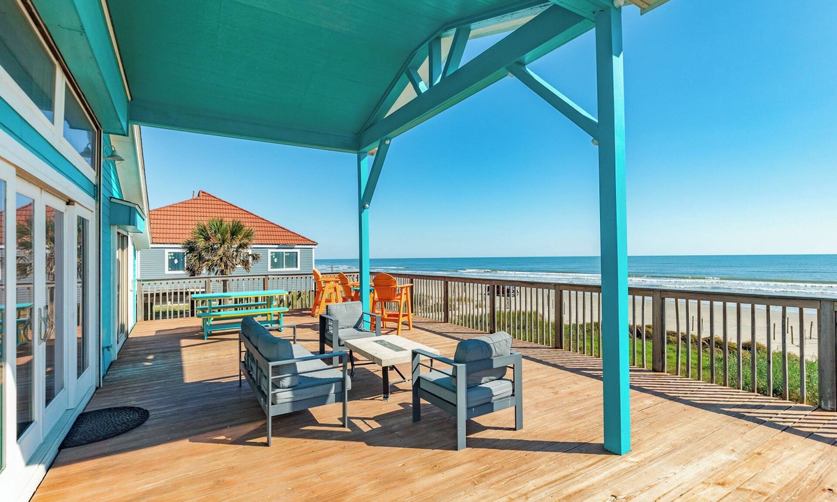 Jamaica Beach House | Beachfront, Pet Friendly, Deep Covered Deck & Vacay Ready!