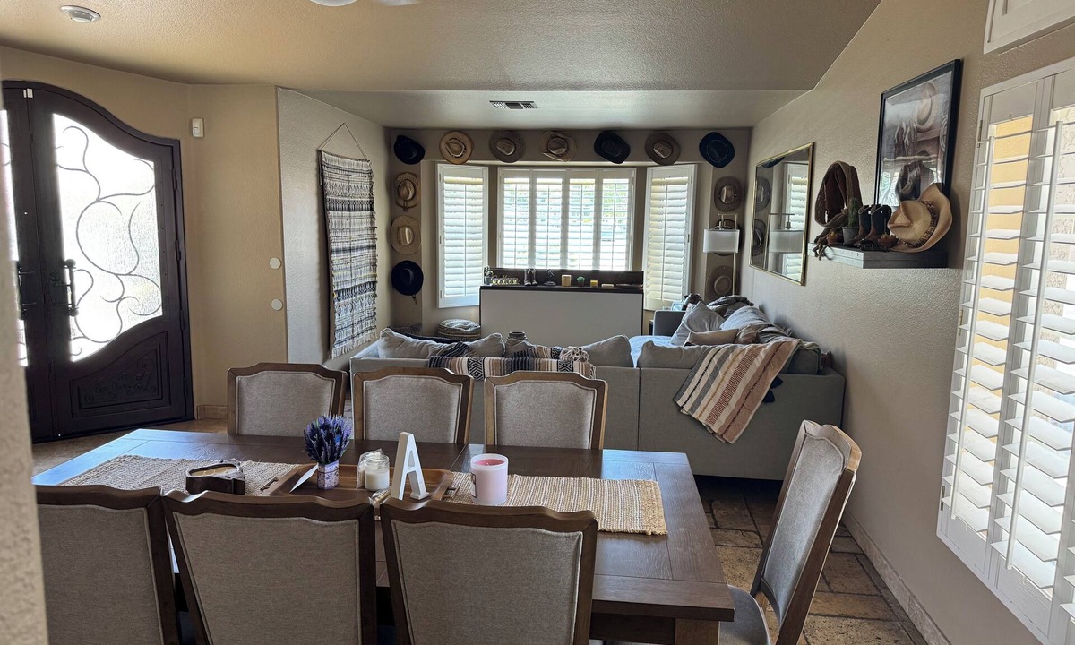 Arrowhead Lakes House | Beautiful Arrowhead Lakes Spacious 4-bed in charming Glendale with WiFi, AC