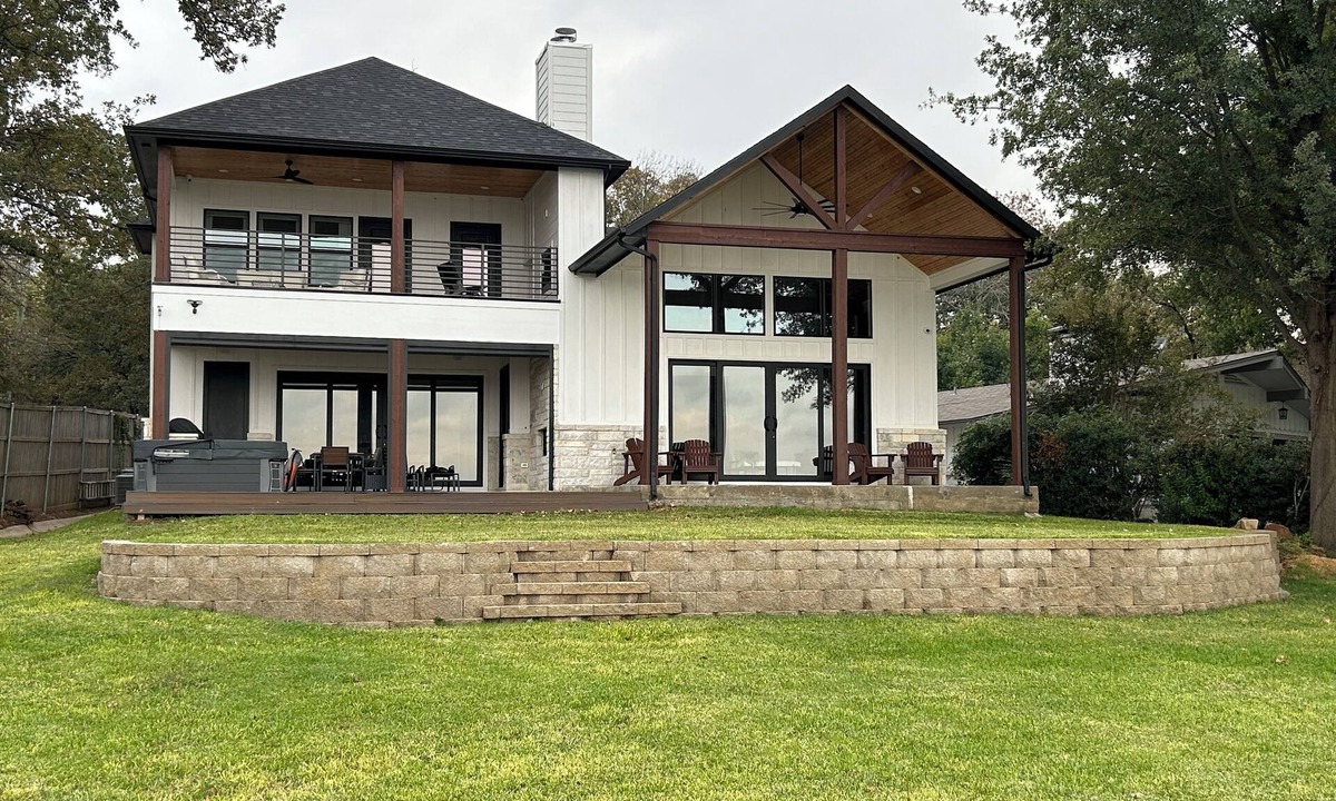 Seven Points House | Beautiful Lakefront House with Amazing Views