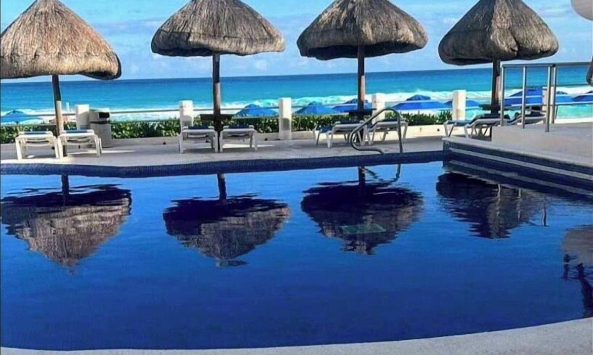 Zona Hotelera Apartment | Beautiful ocean view front villa balconny turquoise sea swim