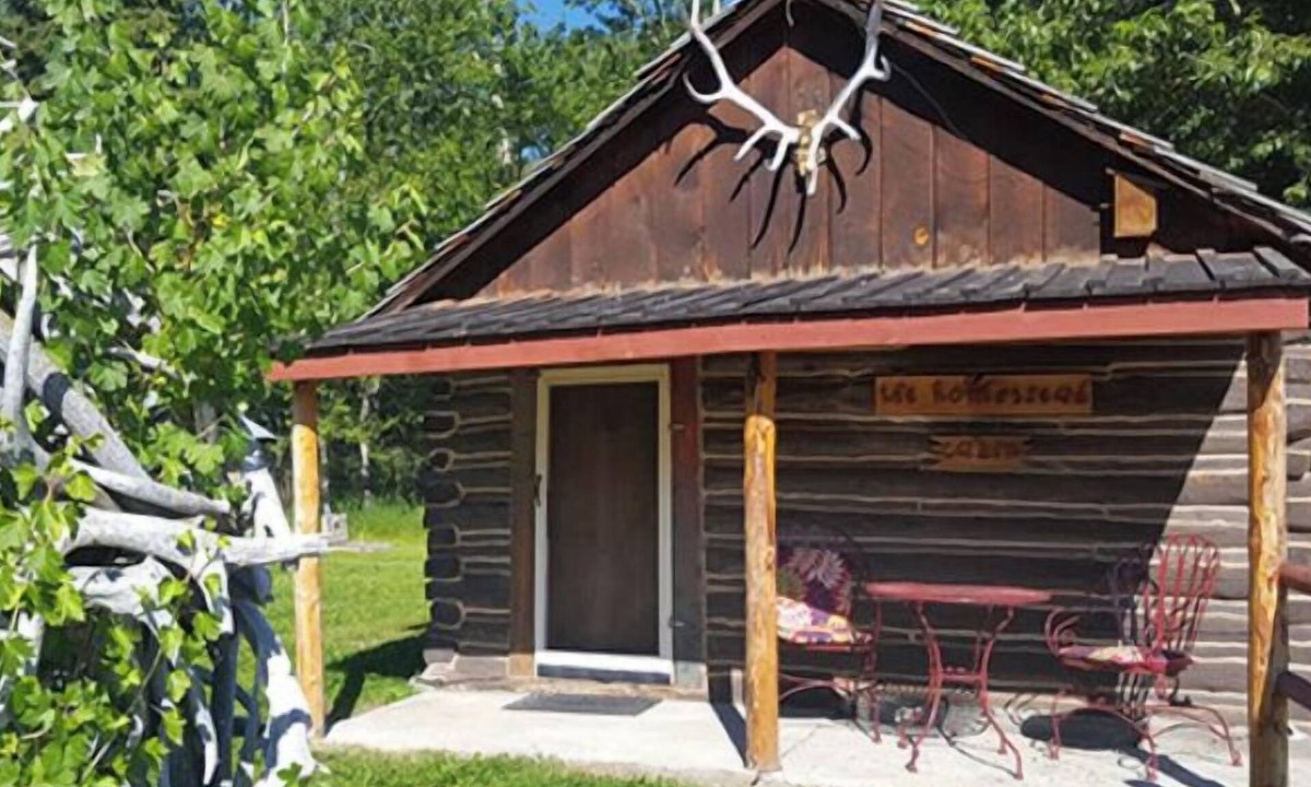 Wolf Creek Cabin | Beautiful, Rustic and Cozy Historic Cabin