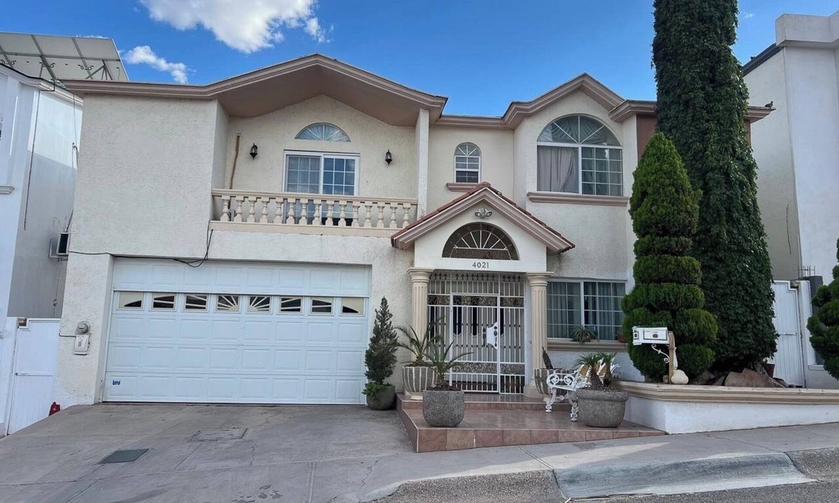 Chihuahua House | Beautiful spacious house in a private gated community