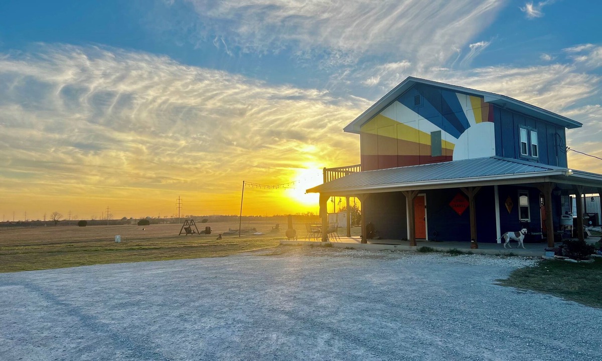 Nemo House | Beautiful, unique ranch stay, with stellar sunsets, close to dining & music