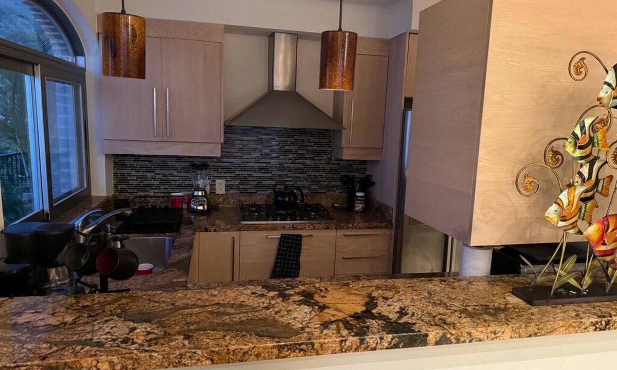 South Shore Hotel Area Condo | BEAUTIFUL VIEWS ON PLAYAS GEMELAS BEACH