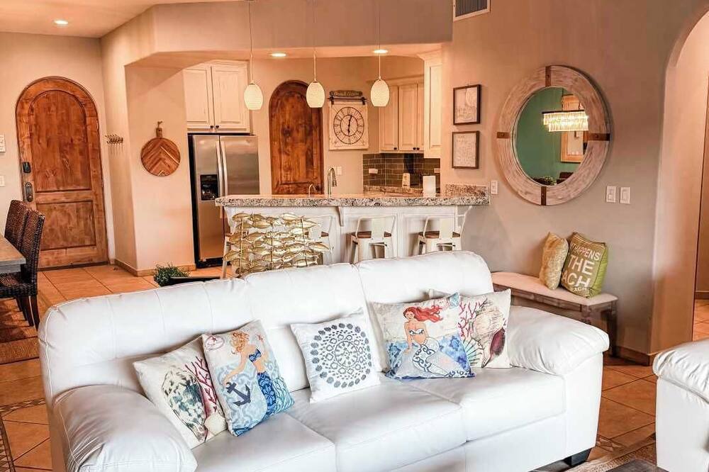 Sandy Beach Condo | Bella Sirena