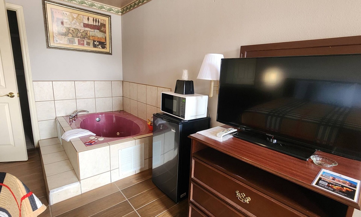 Fort Worth Hotel | Benbrook Inn & Suites