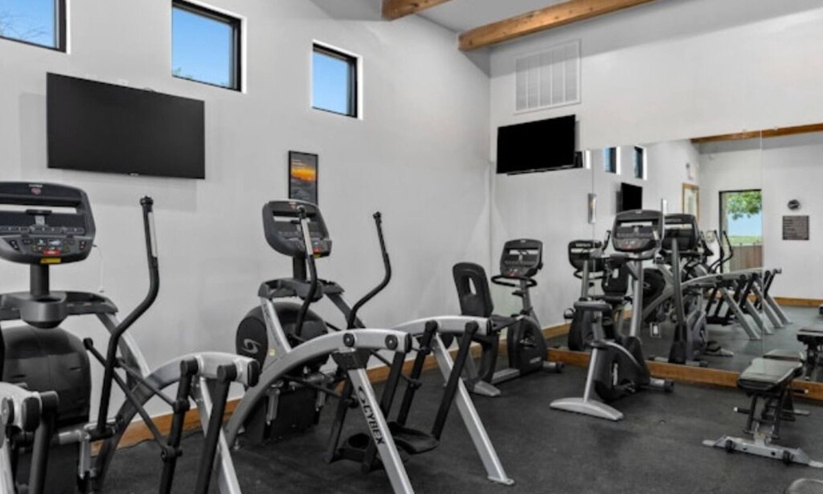 Ingram House | BLOCK WM Stablewood Springs 1br
