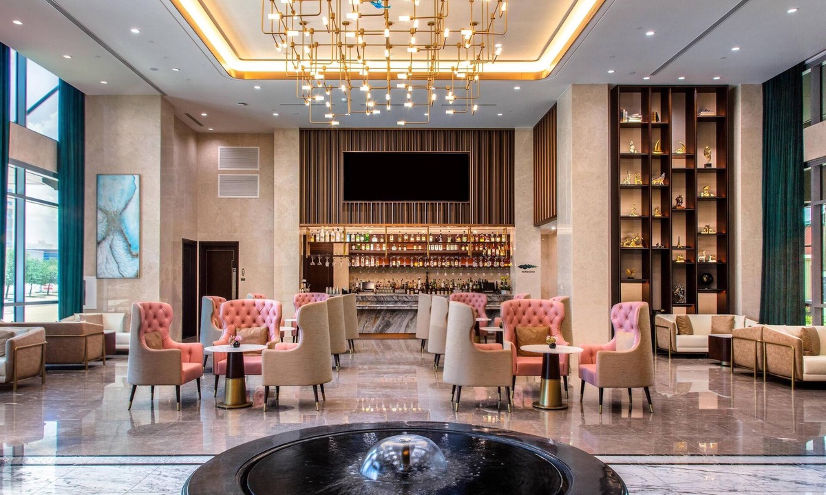 Texas Medical Center Hotel | Blossom Hotel Houston, Curio Collection by Hilton