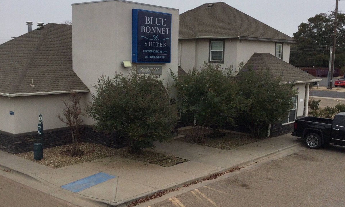 Lubbock Hotel | Blue Bonnet Suites Extended Stay Lubbock, Texas