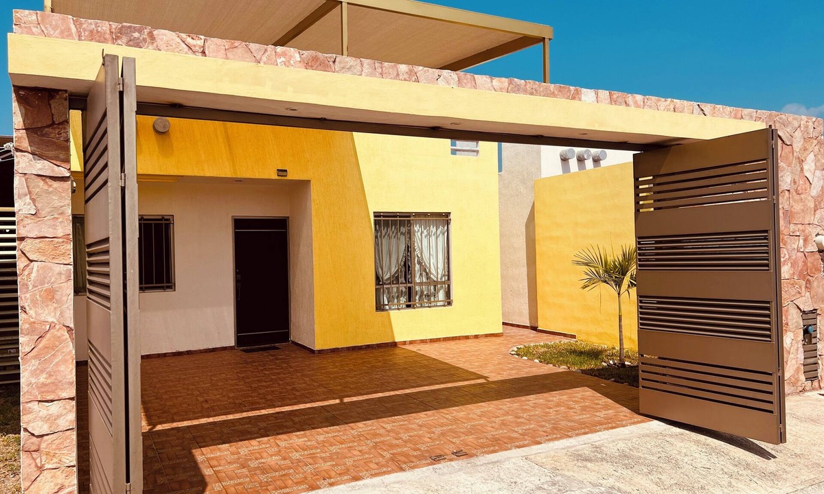 Merida House | Bonita Casa Vacacional en Las Americas, Mérida